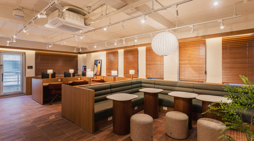 홍대의 영감을 담은 크리에이티브 오피스